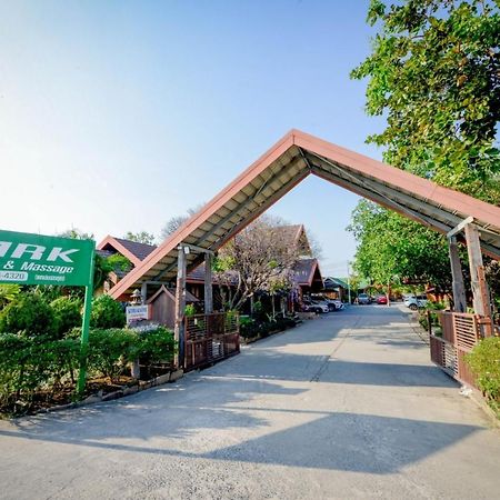 Mrk Resort & Massage Lop Buri Exterior foto