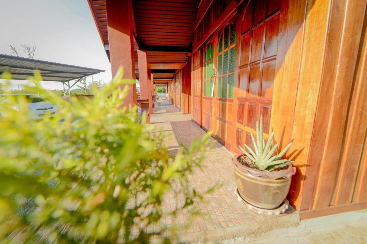 Mrk Resort & Massage Lop Buri Exterior foto