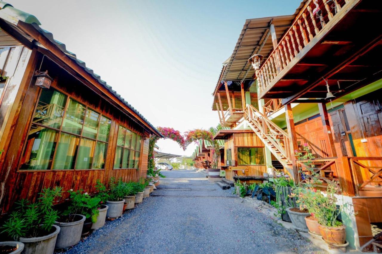 Mrk Resort & Massage Lop Buri Exterior foto