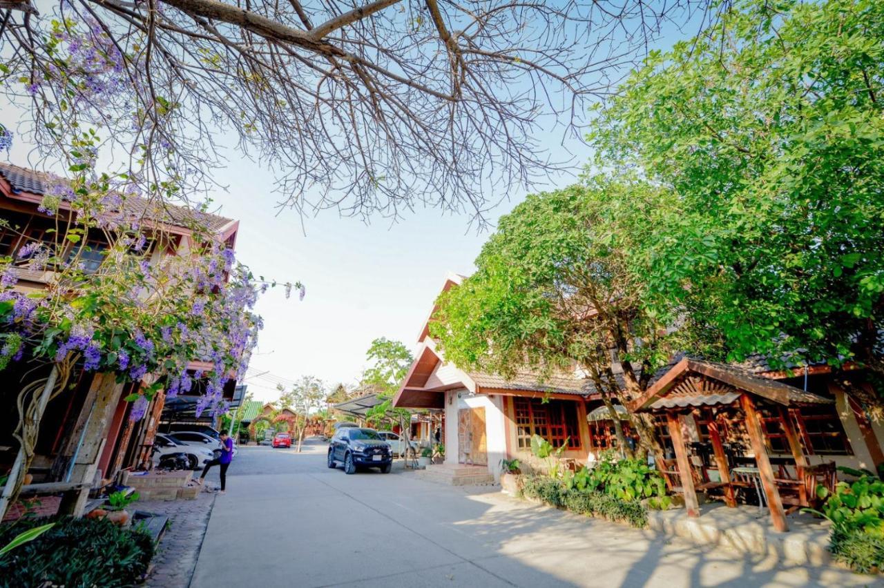 Mrk Resort & Massage Lop Buri Exterior foto