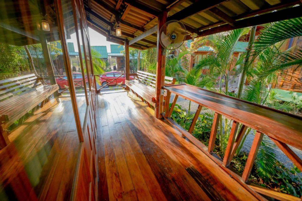 Mrk Resort & Massage Lop Buri Exterior foto