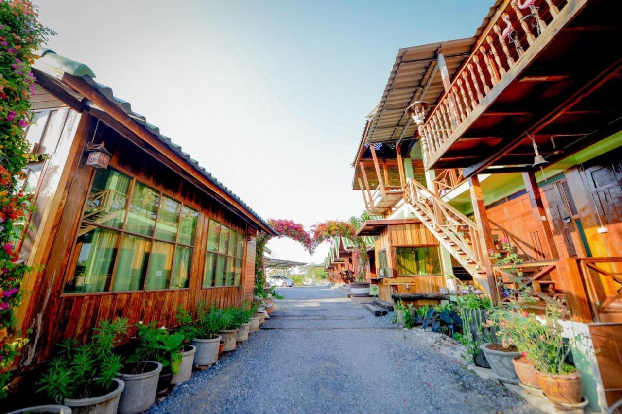 Mrk Resort & Massage Lop Buri Exterior foto