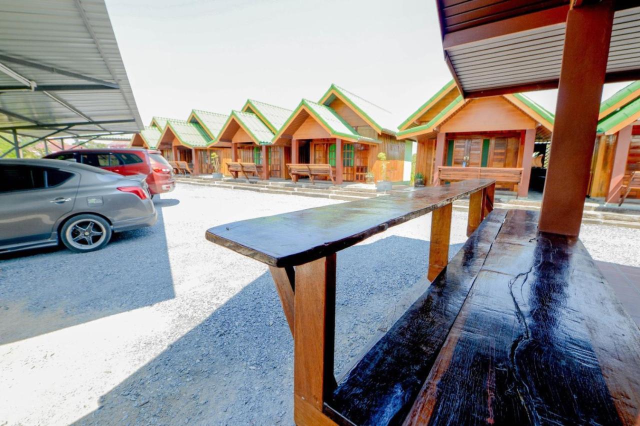 Mrk Resort & Massage Lop Buri Exterior foto