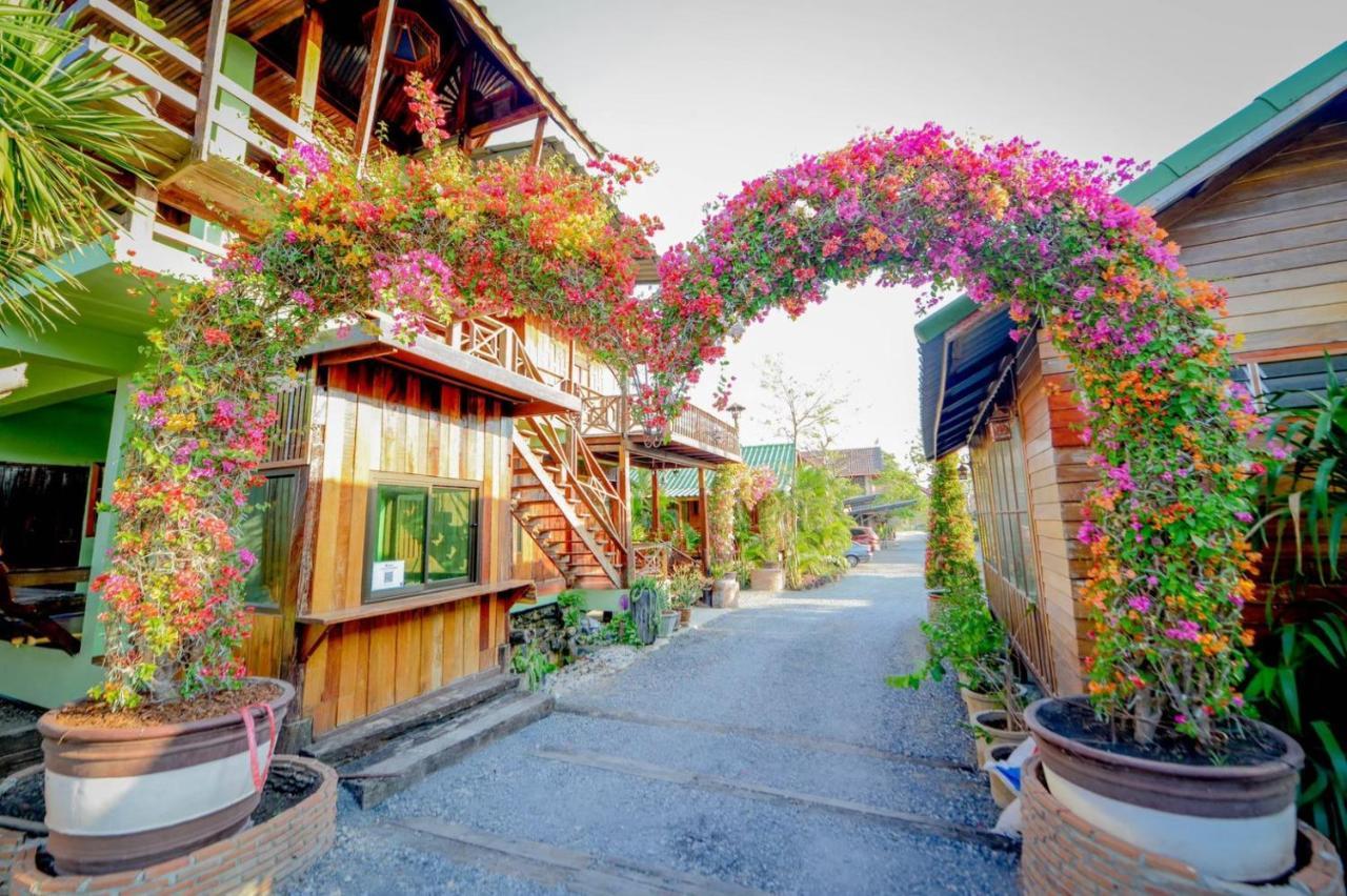 Mrk Resort & Massage Lop Buri Exterior foto